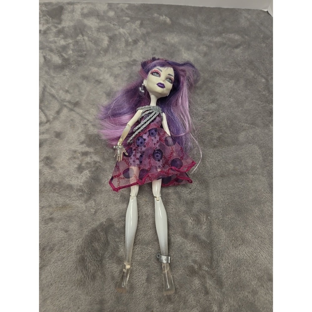 Monster High Spectra Vondergeist Ghouls Night Out Doll Purple Hair Mattel 2008‎